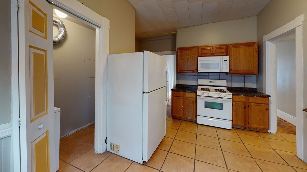 194 Boylston St Property Photo 19
