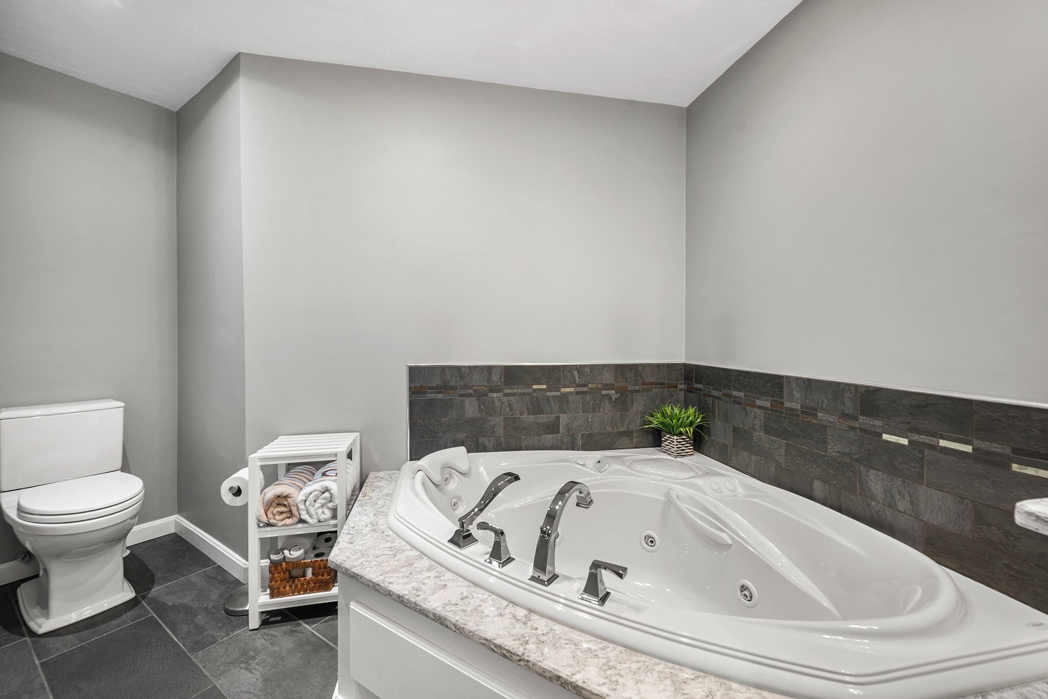 144 Baldwin St Property Photo 23