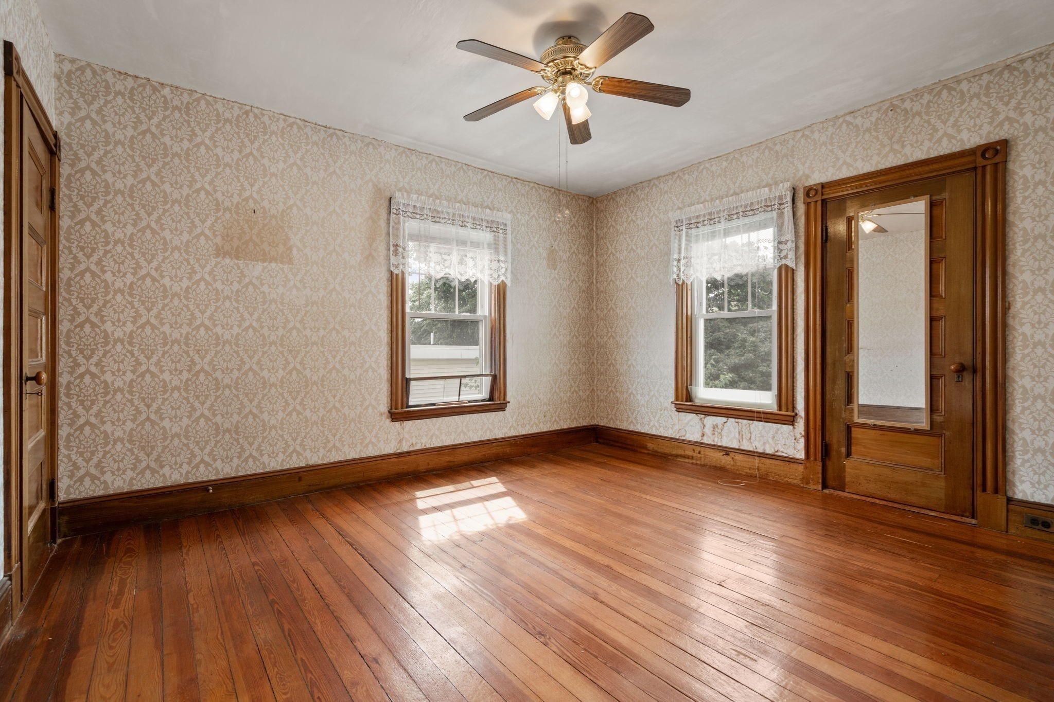 42 Bigelow St Property Photo 28