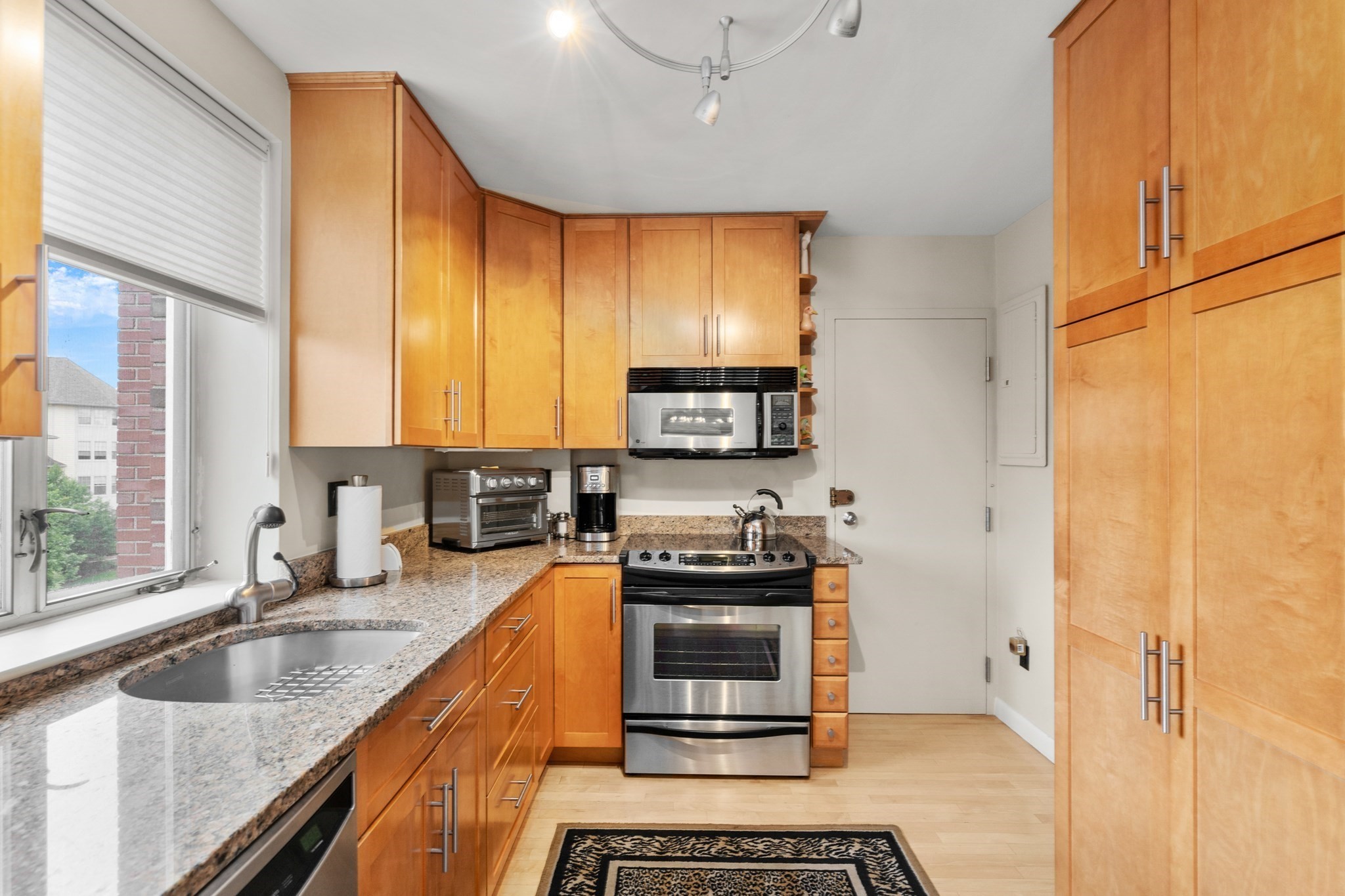 20 Hammond Pond Pkwy # 504 Property Photo 7