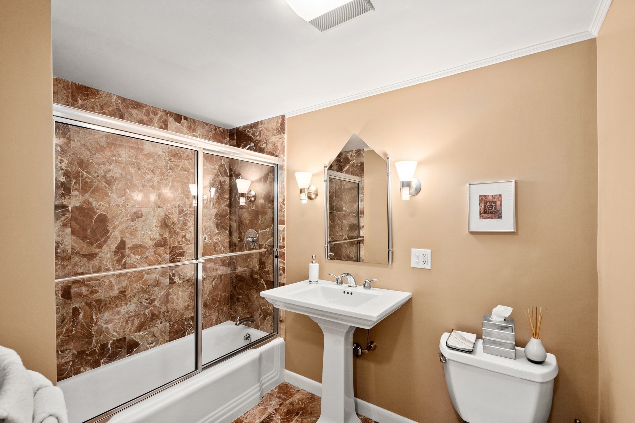 20 Hammond Pond Pkwy # 504 Property Photo 12