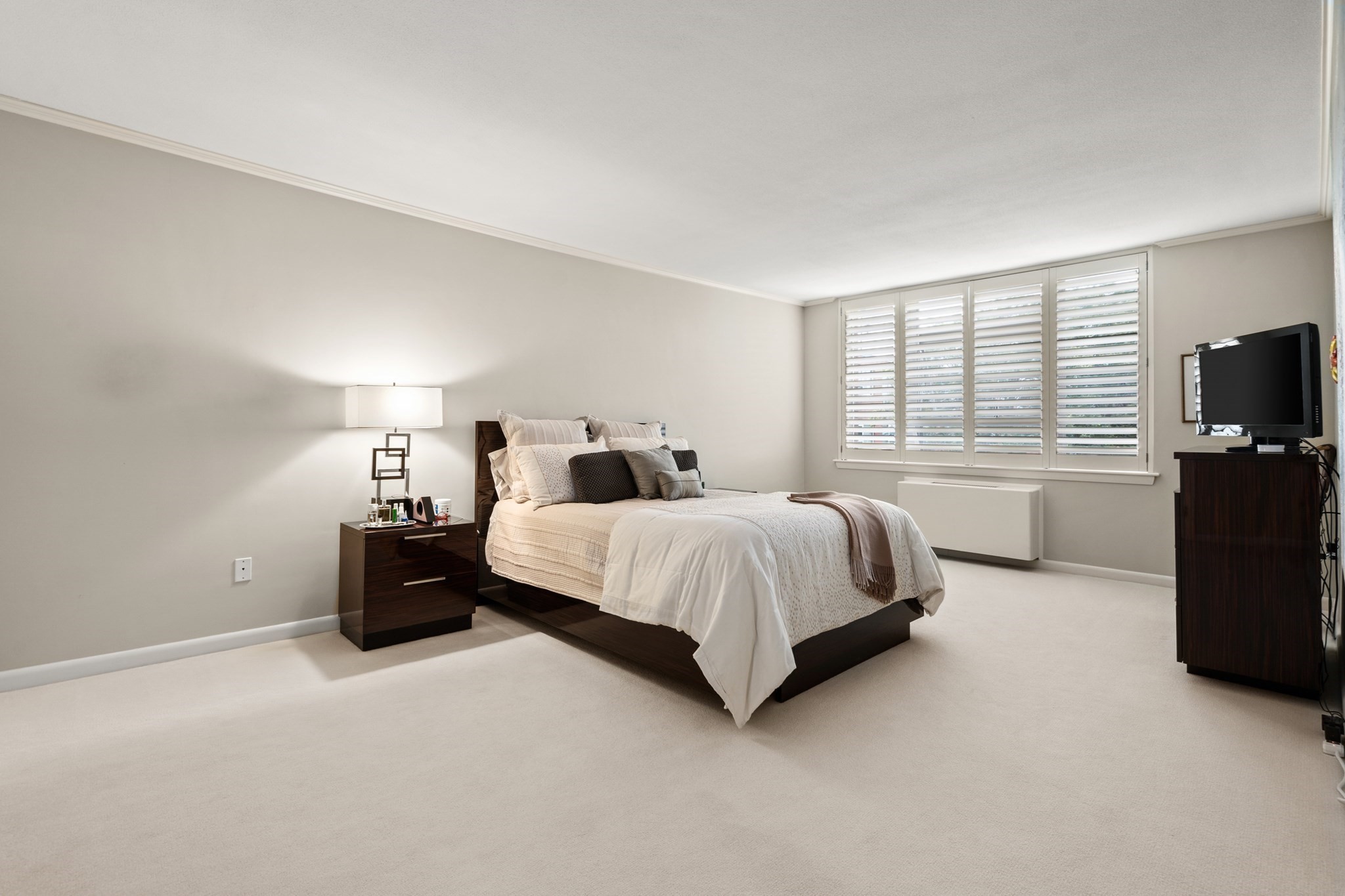20 Hammond Pond Pkwy # 504 Property Photo 16