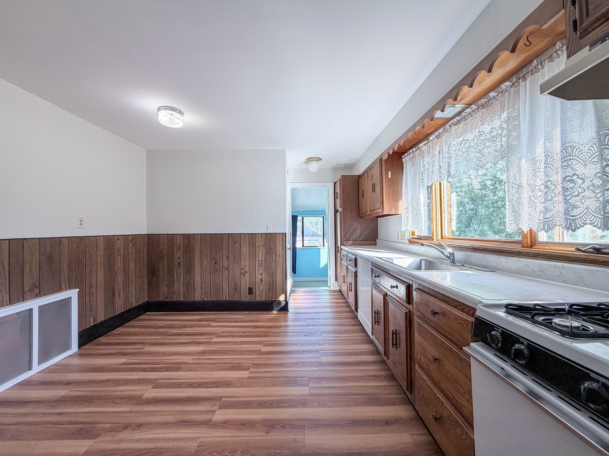 159 Forest # R Property Photo 3