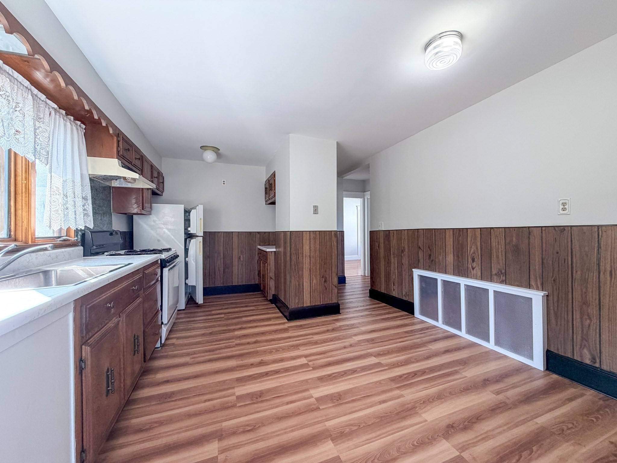 159 Forest # R Property Photo 4