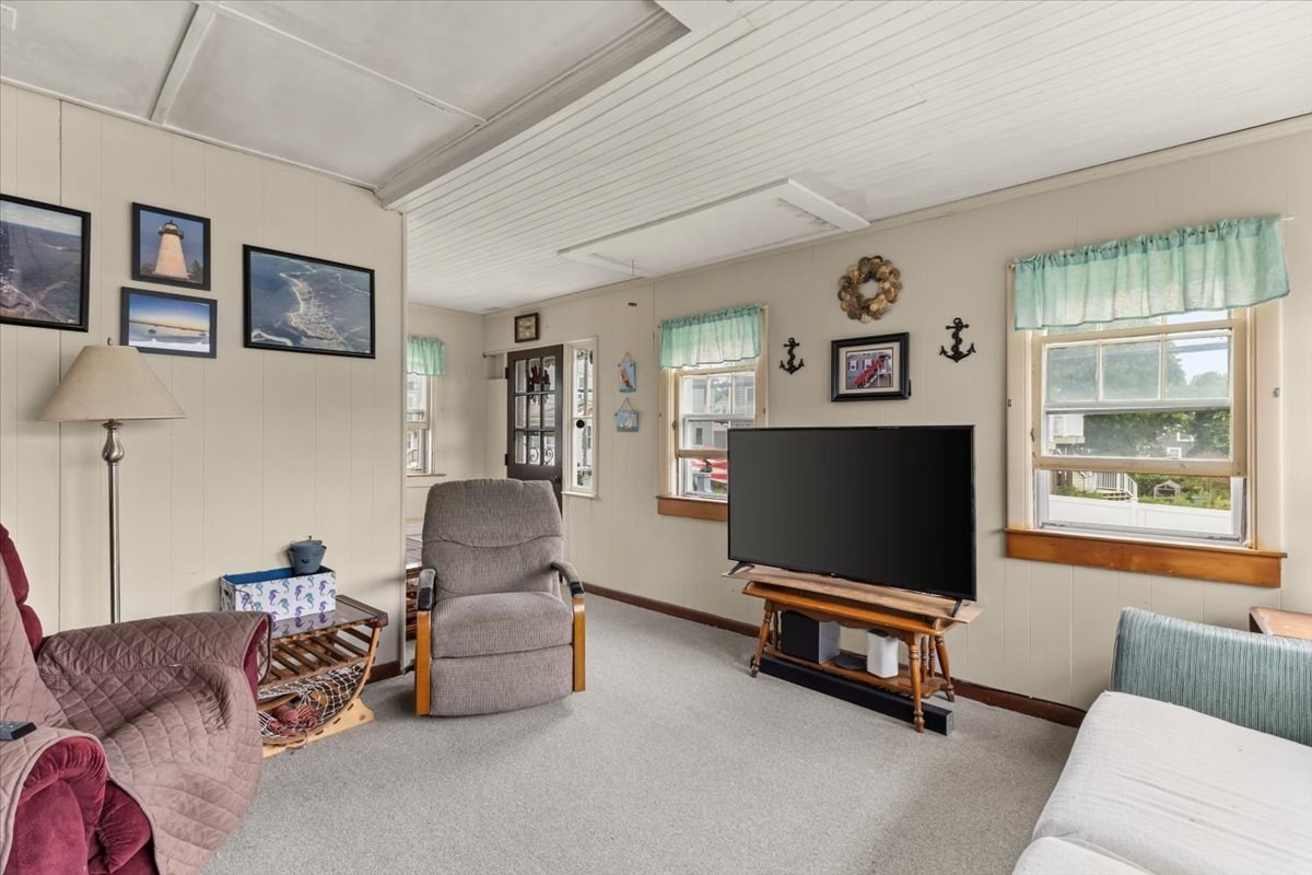 21 Channel St Property Photo 29
