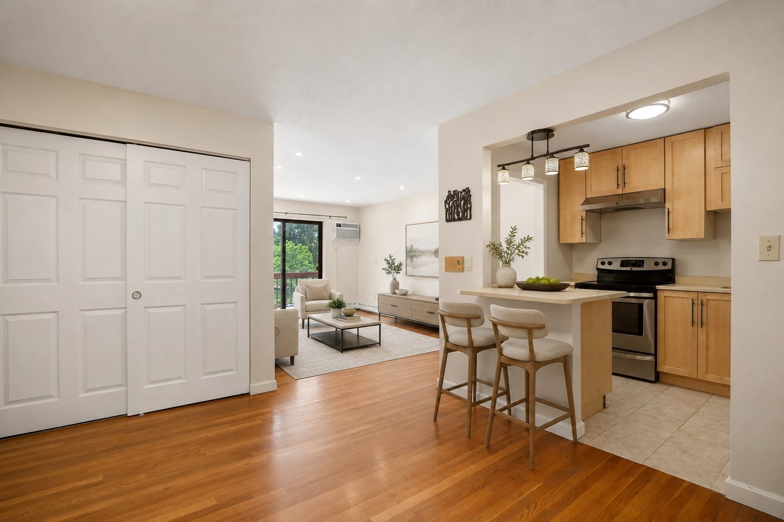 655 Saw Mill Brook Parkway # 20 Property Photo 2