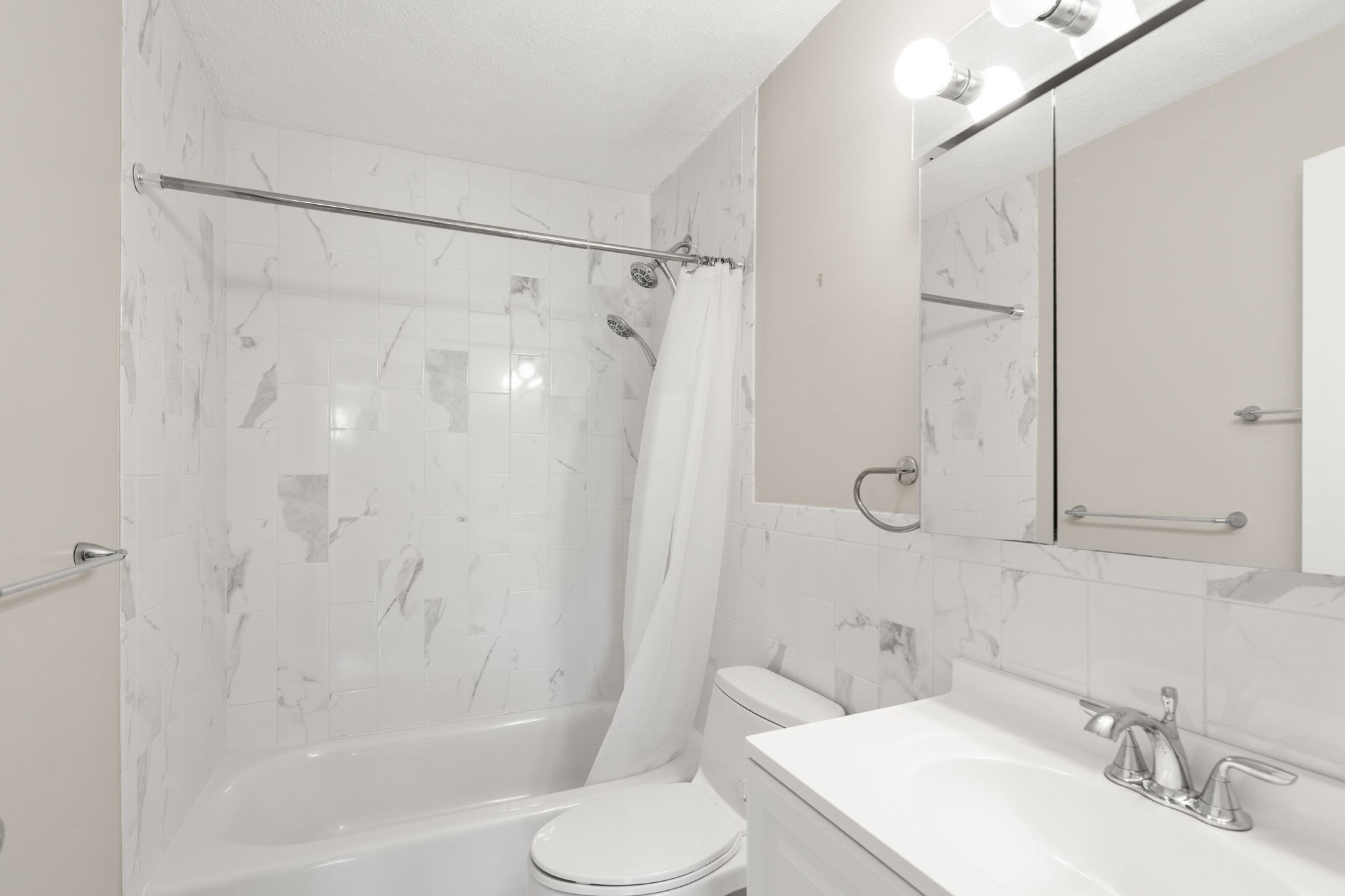 655 Saw Mill Brook Parkway # 20 Property Photo 8