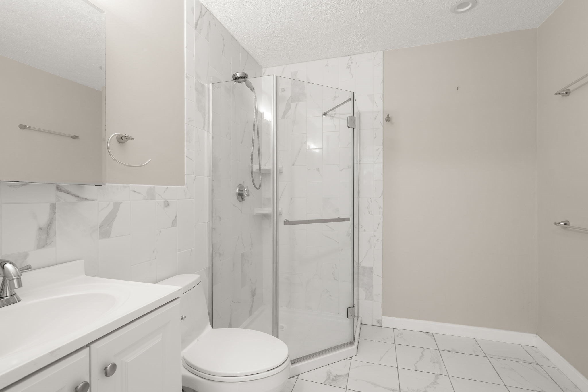 655 Saw Mill Brook Parkway # 20 Property Photo 11