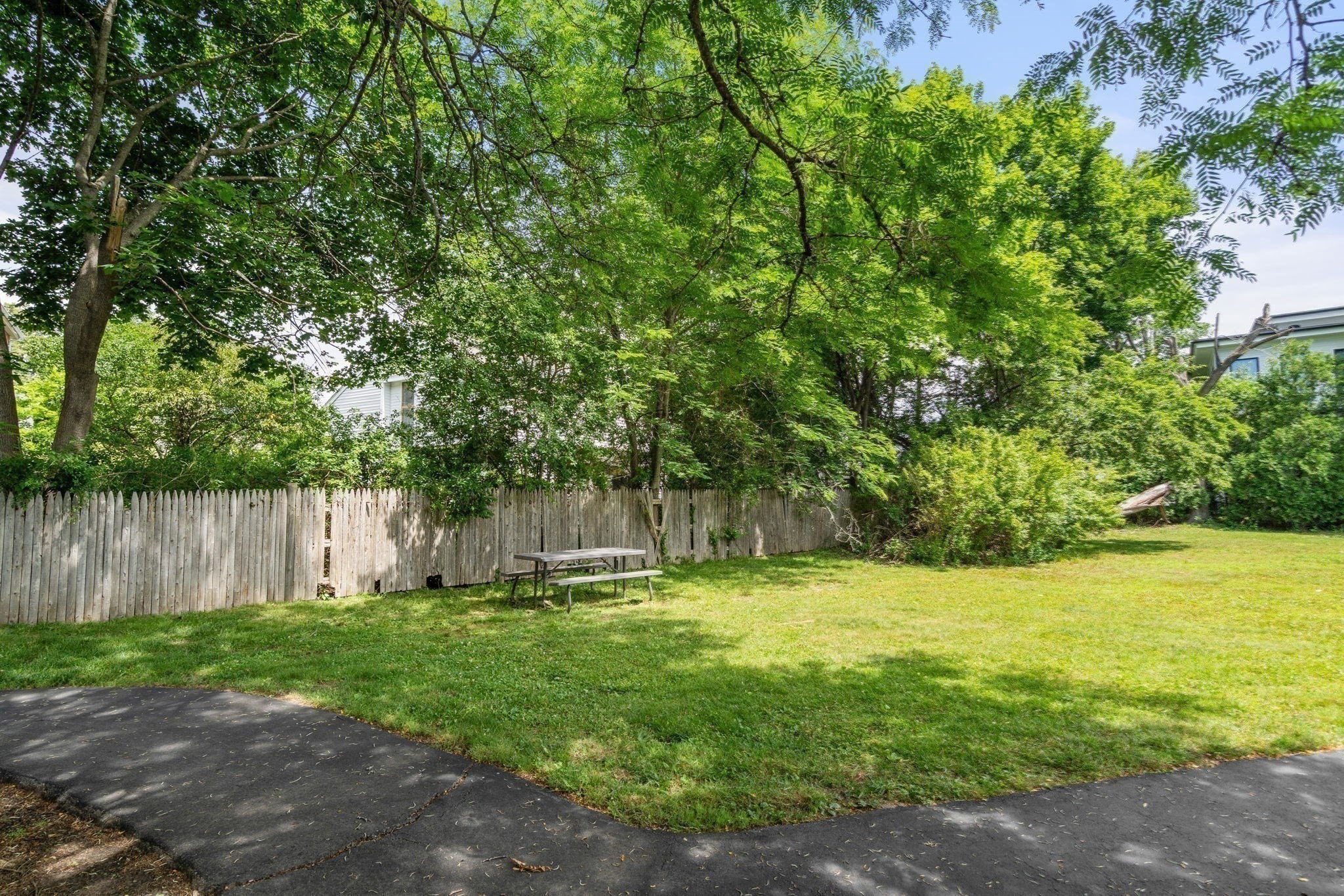 655 Saw Mill Brook Parkway # 20 Property Photo 15