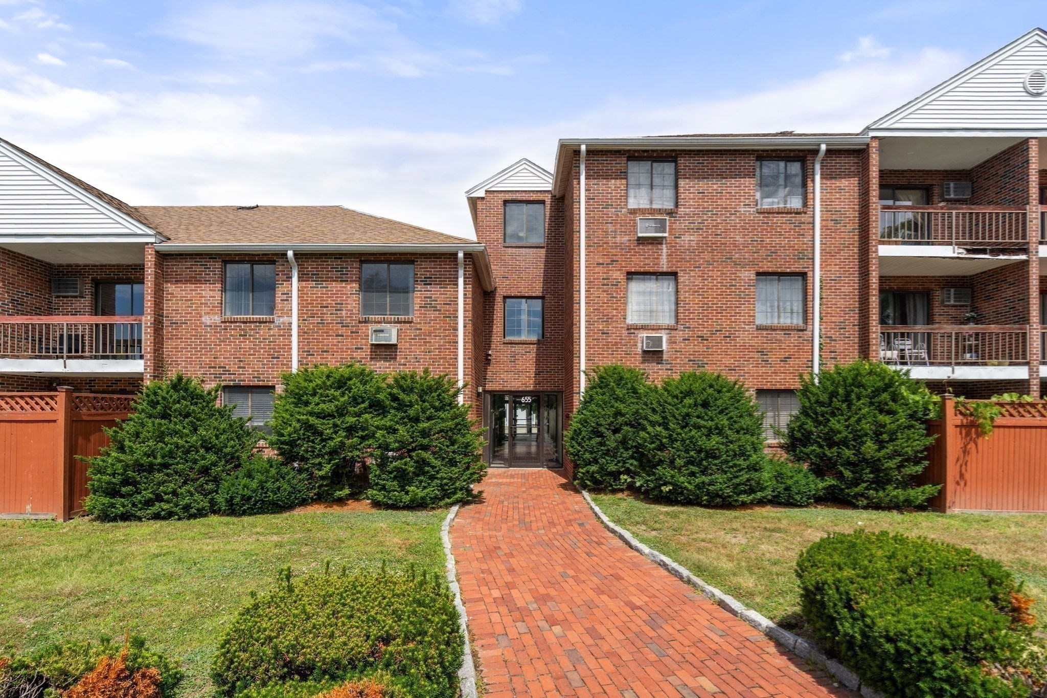 655 Saw Mill Brook Parkway # 20 Property Photo 16