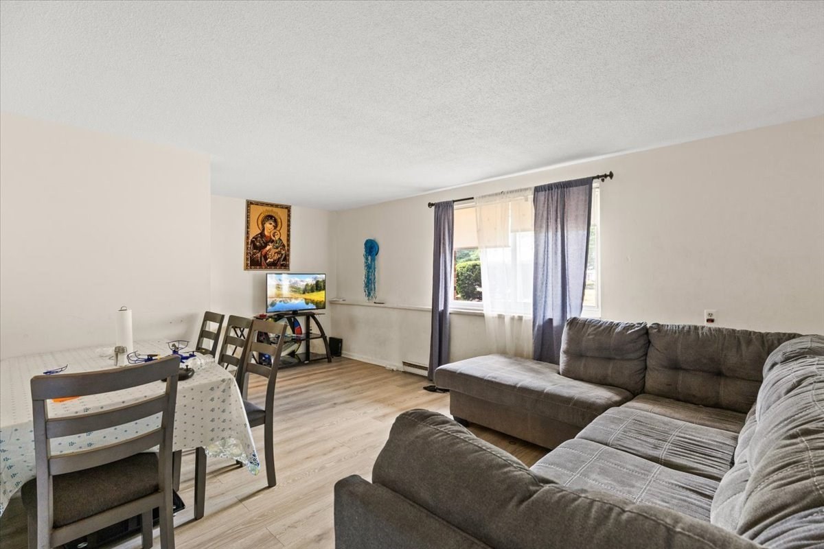 10 Royal Dane Dr # 79 Property Photo 6