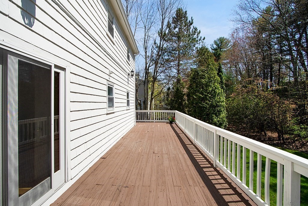 7 Sunnyside Ave Property Photo 3