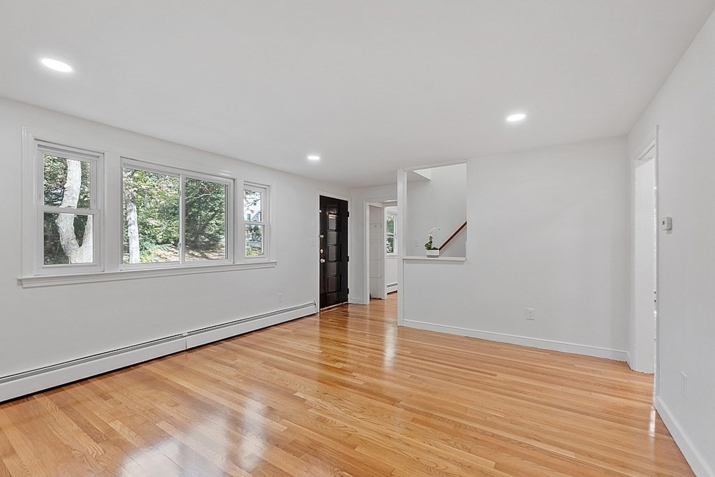 7 Sunnyside Ave Property Photo 5