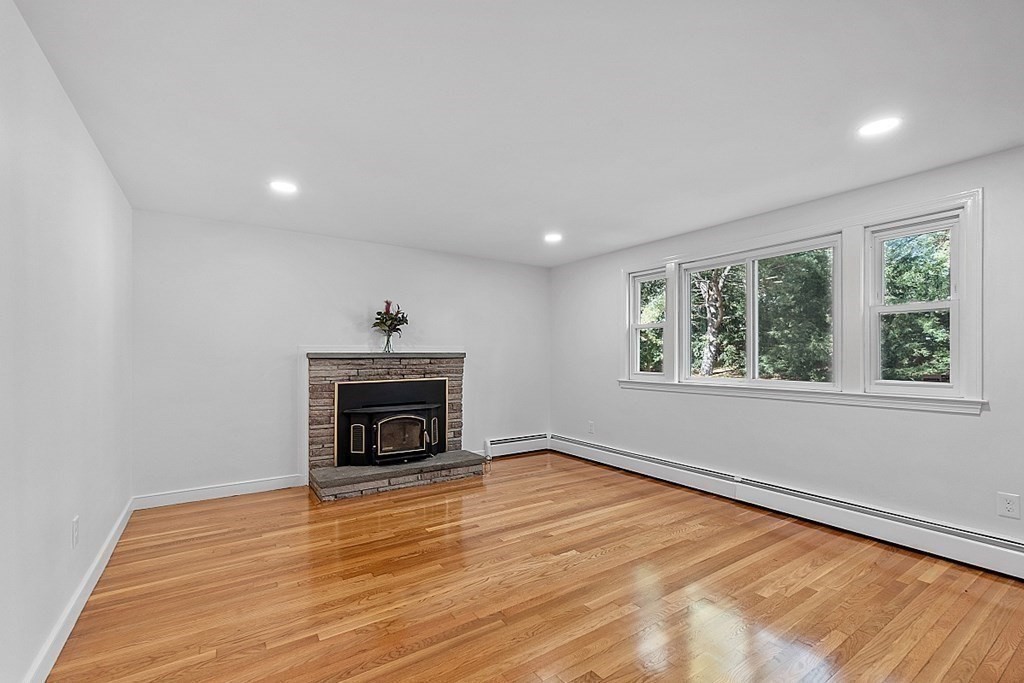 7 Sunnyside Ave Property Photo 6