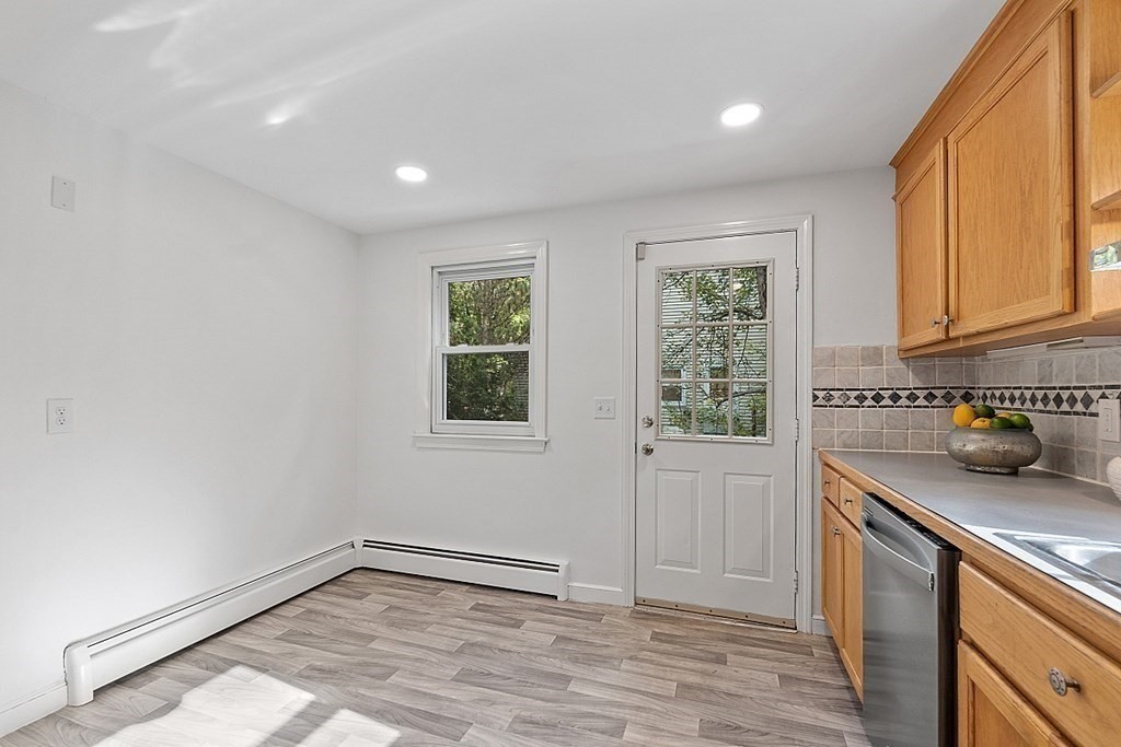 7 Sunnyside Ave Property Photo 8