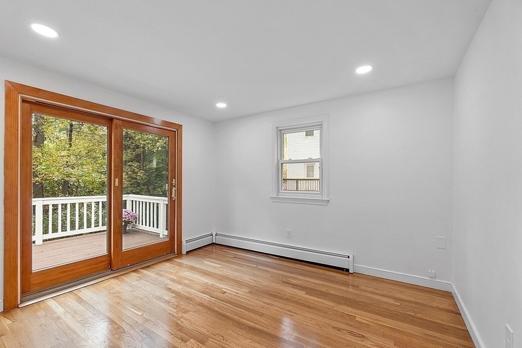 7 Sunnyside Ave Property Photo 11