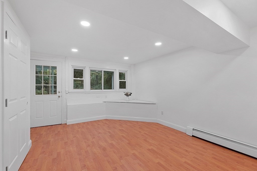 7 Sunnyside Ave Property Photo 18