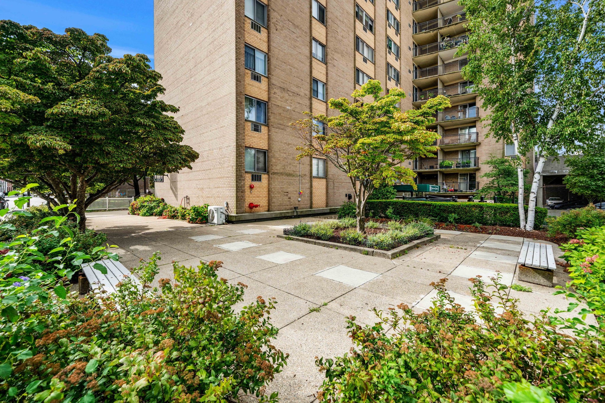1025 Hancock St # 13b Property Photo 35