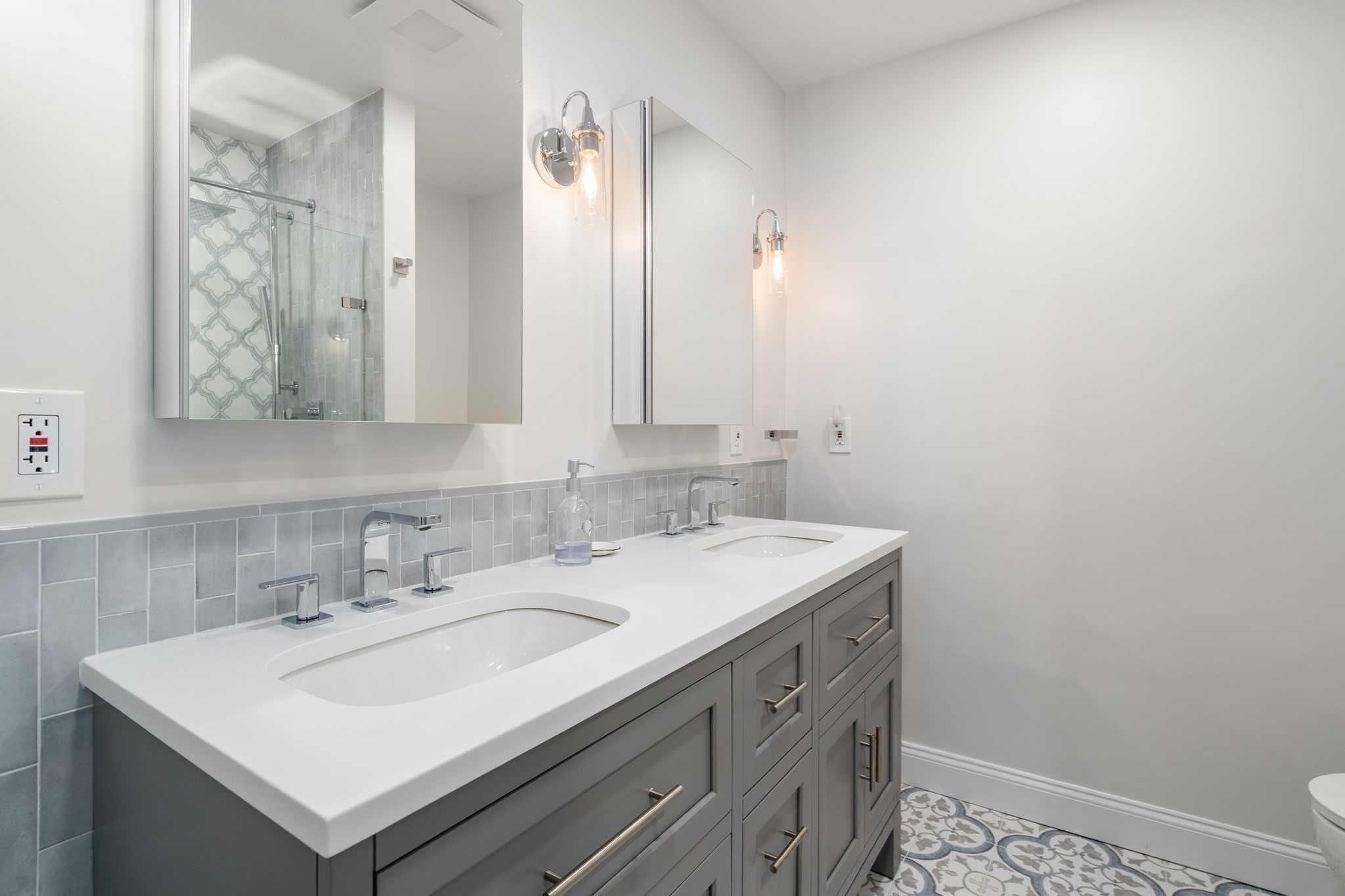 1081 Beacon # 8 Property Photo 16