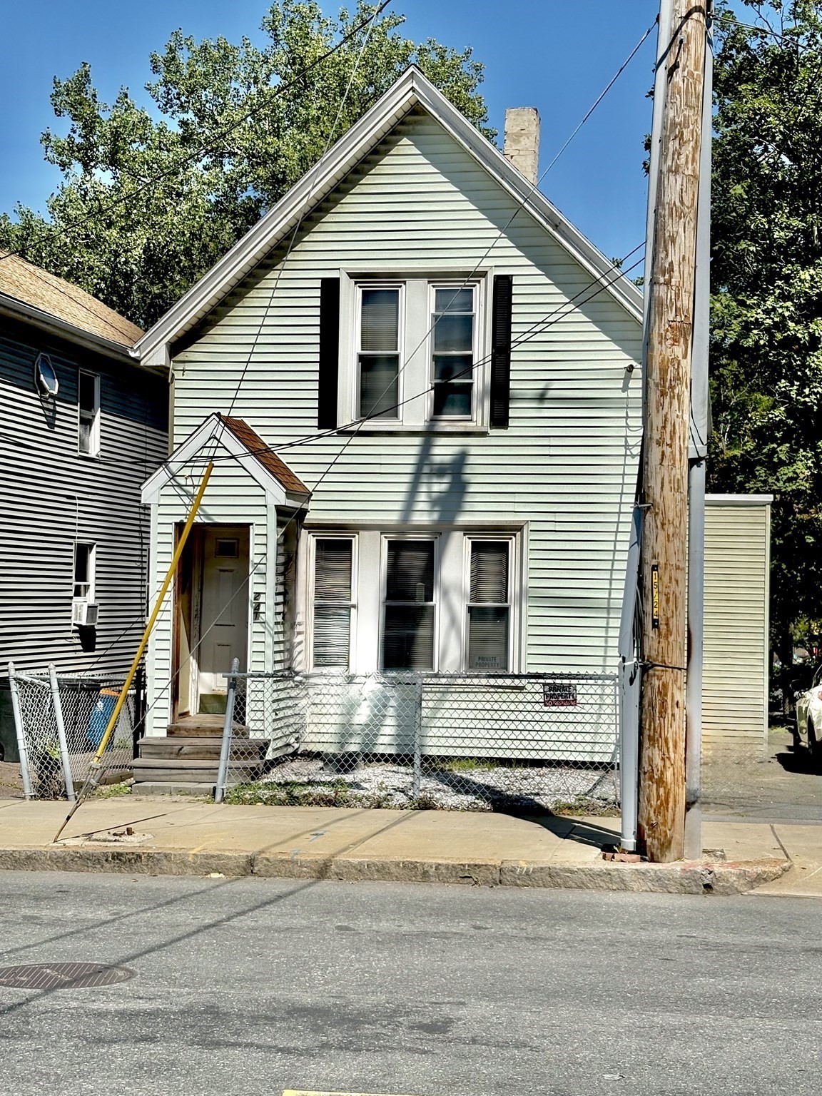241 Webster Ave Property Photo 3