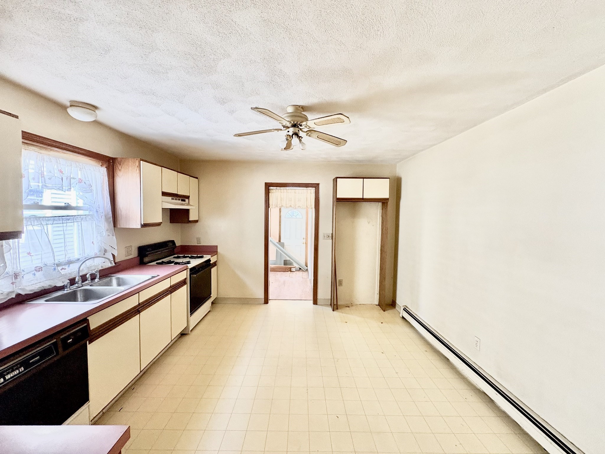 241 Webster Ave Property Photo 9