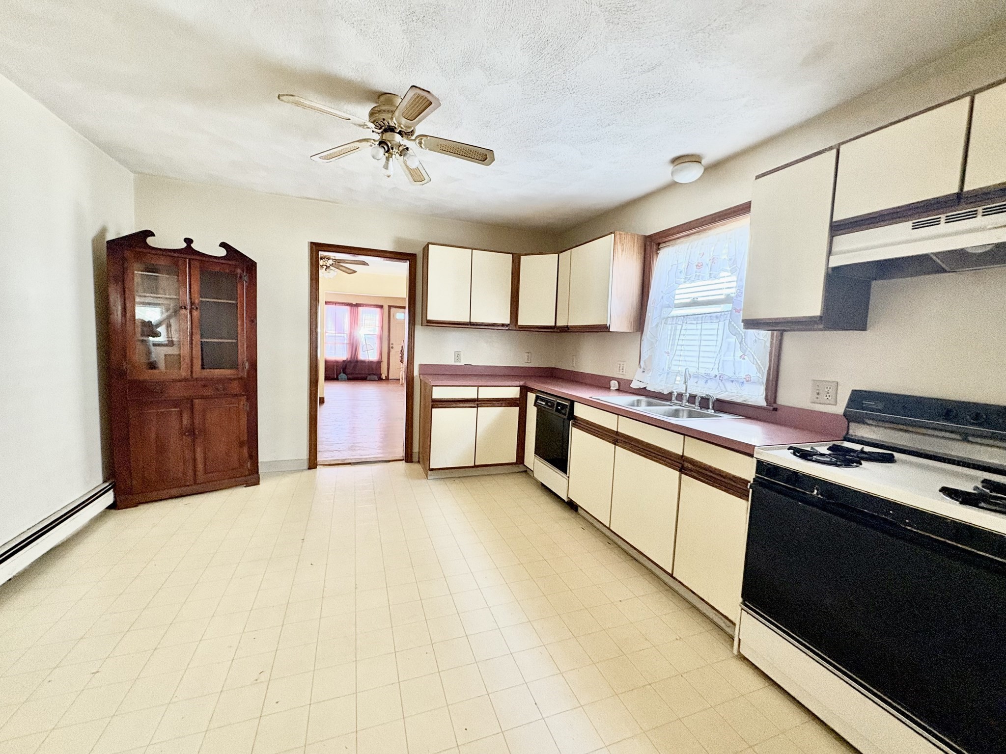 241 Webster Ave Property Photo 10