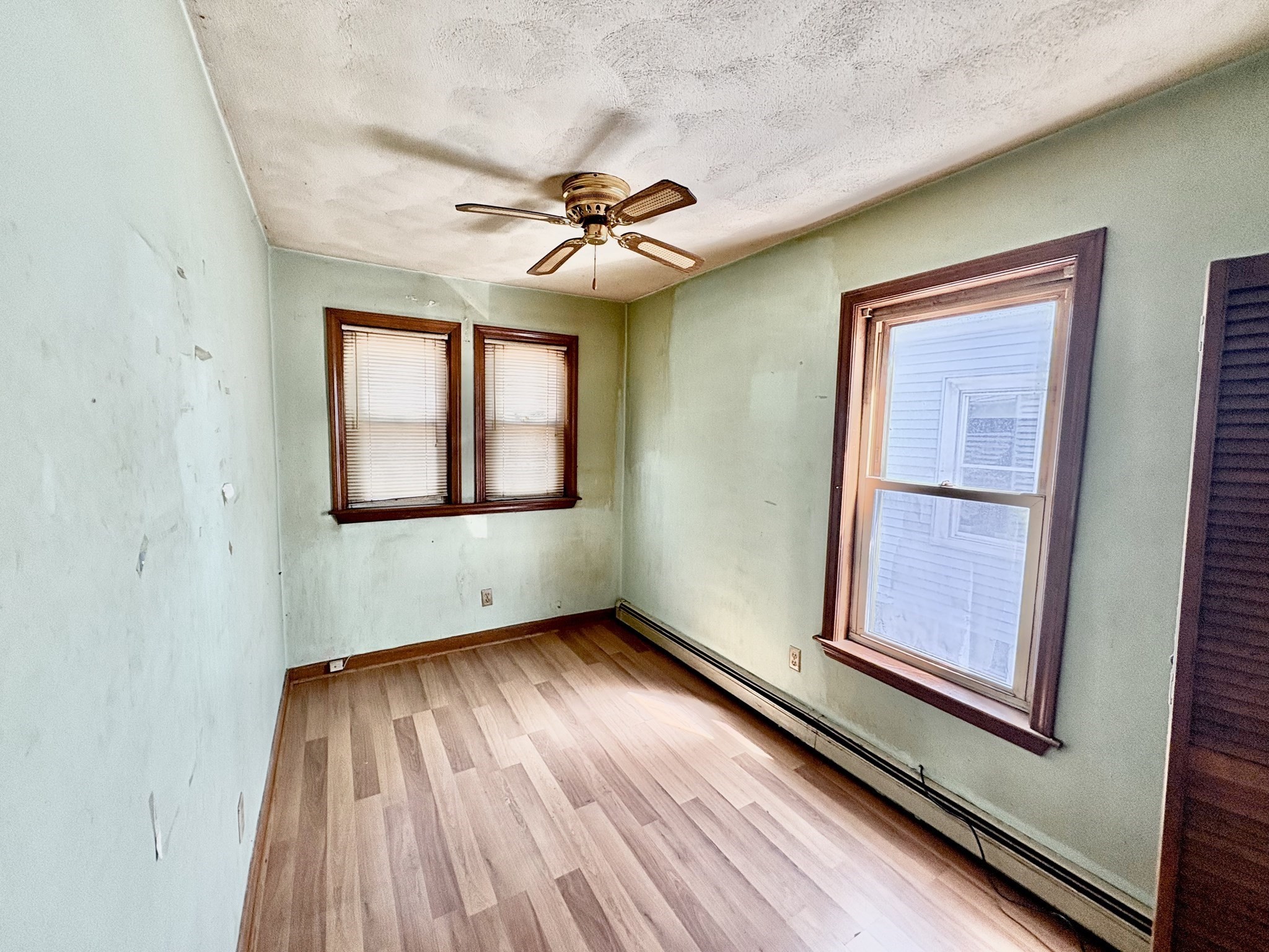 241 Webster Ave Property Photo 14