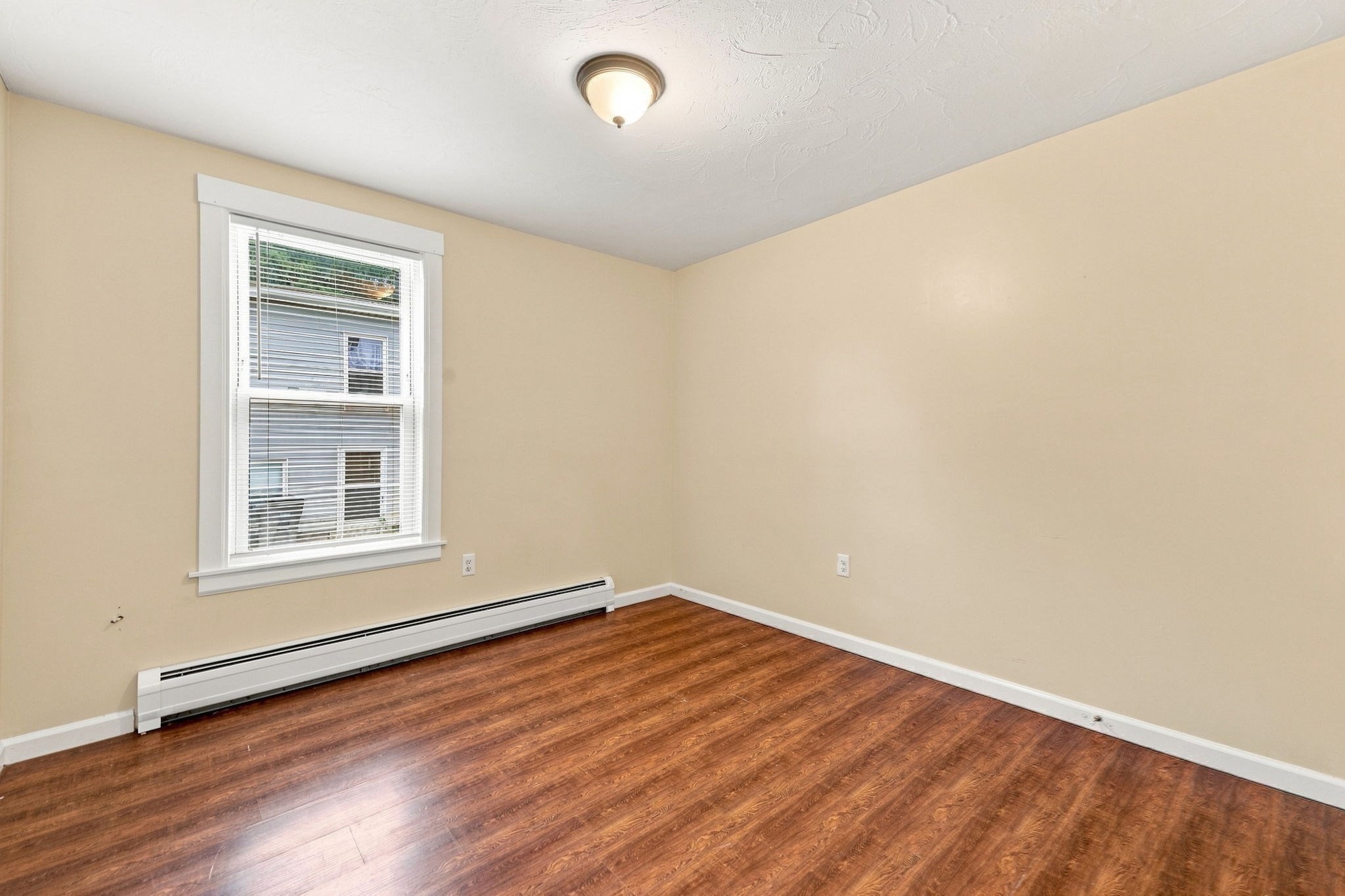 27 Regan St Property Photo 16