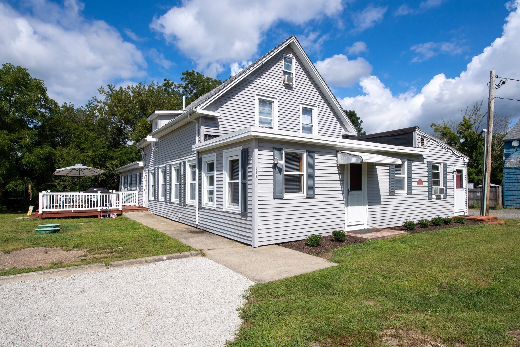 595 Main St
