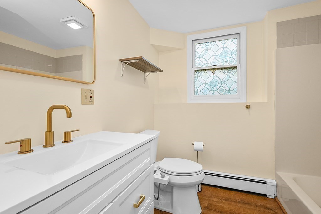 2 Howard Ln Property Photo 27
