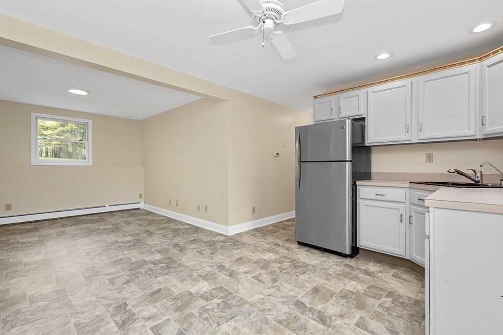 2 Howard Ln Property Photo 28