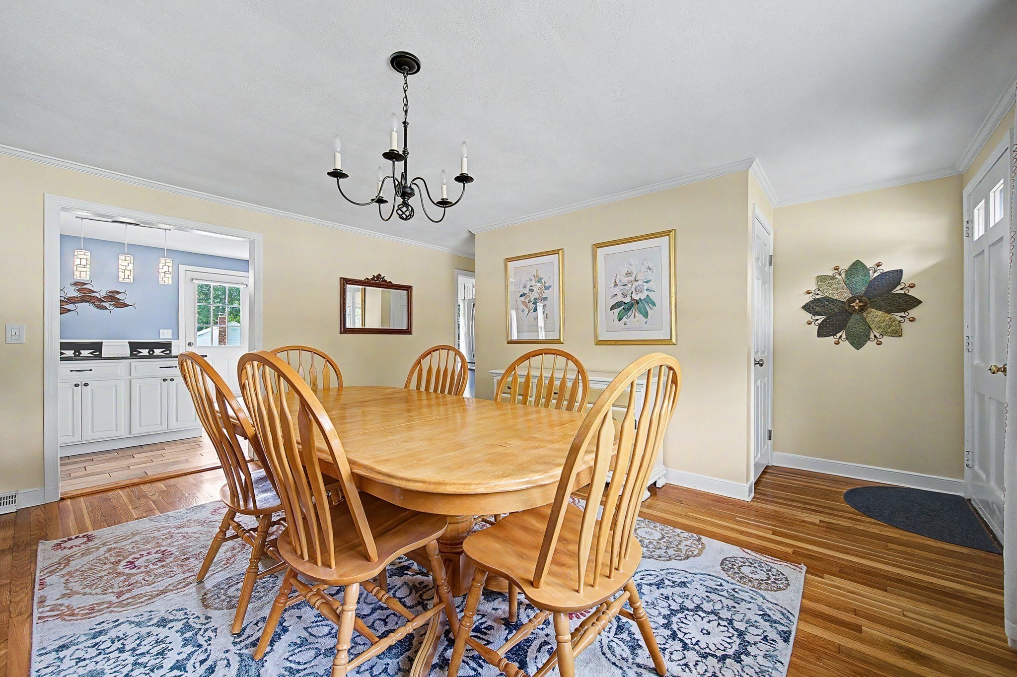 592 Pond St Property Photo 5
