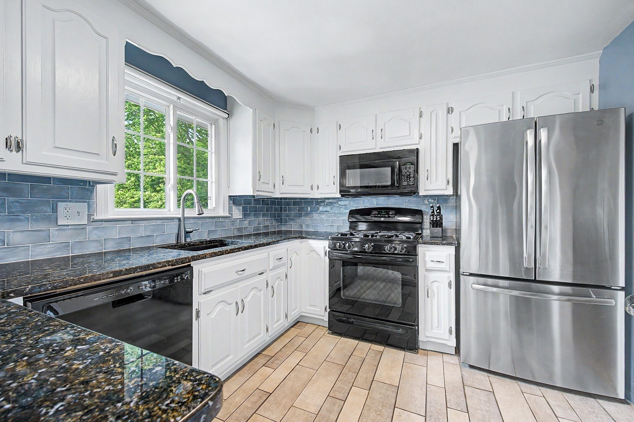 592 Pond St Property Photo 11