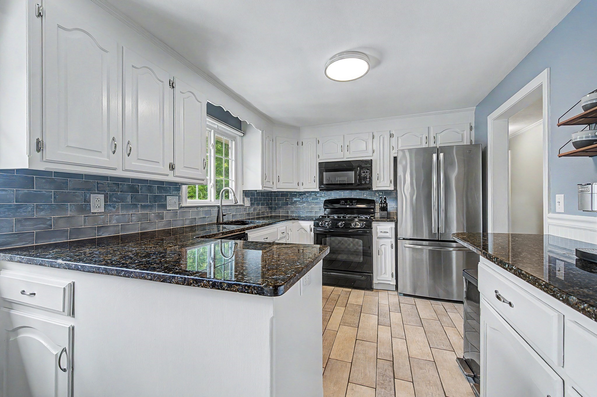 592 Pond St Property Photo 12