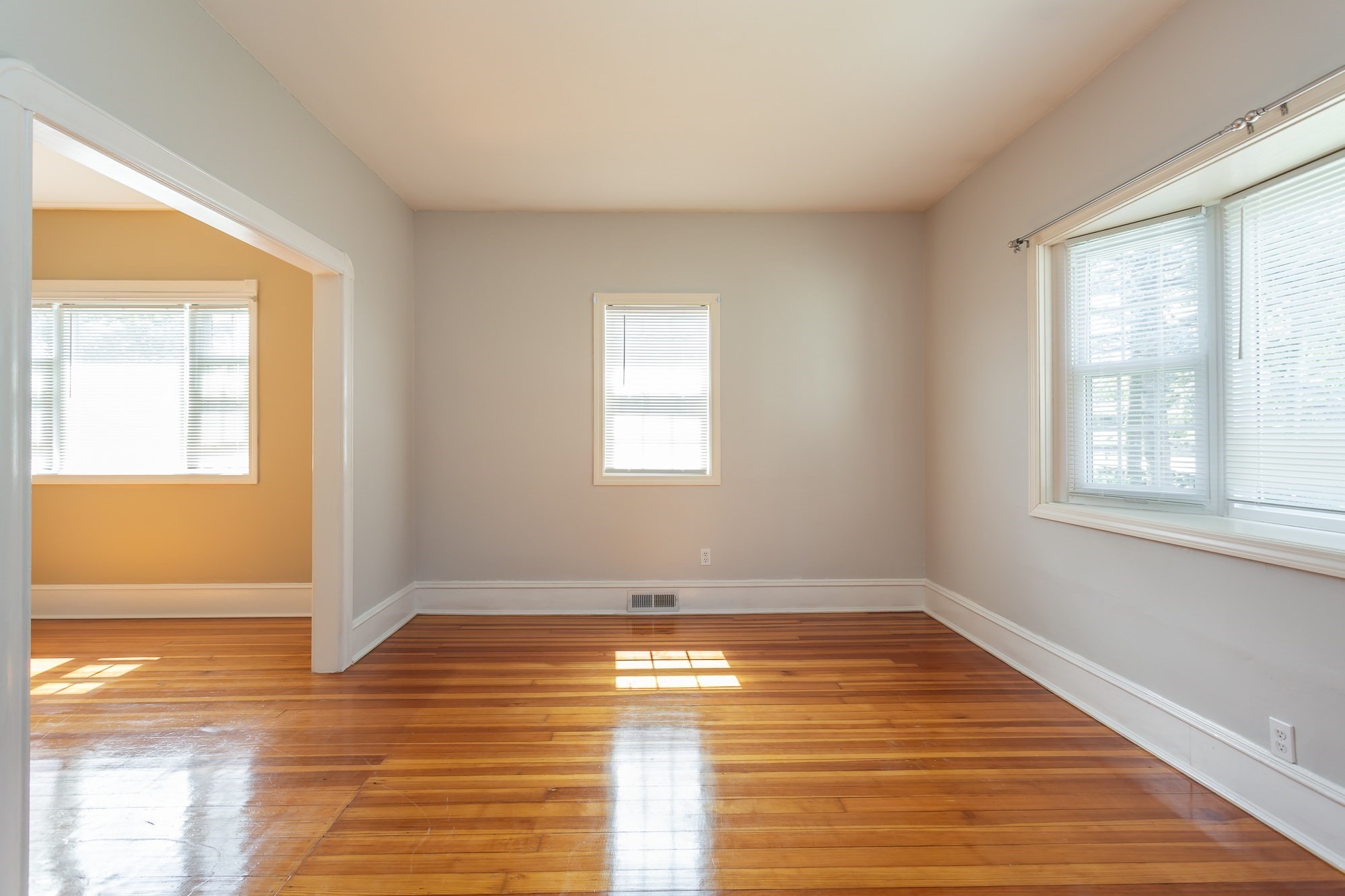 2714 Riverside Avenue Property Photo 8