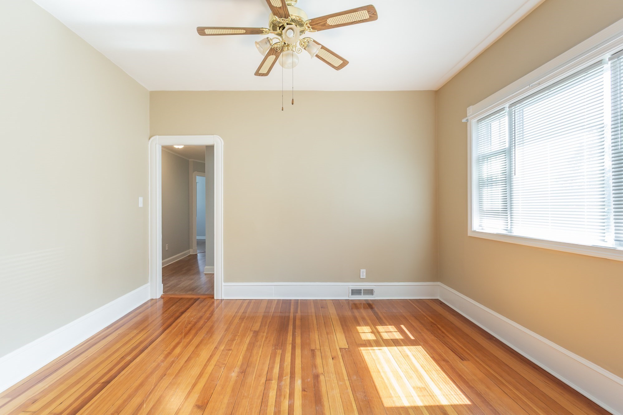 2714 Riverside Avenue Property Photo 11