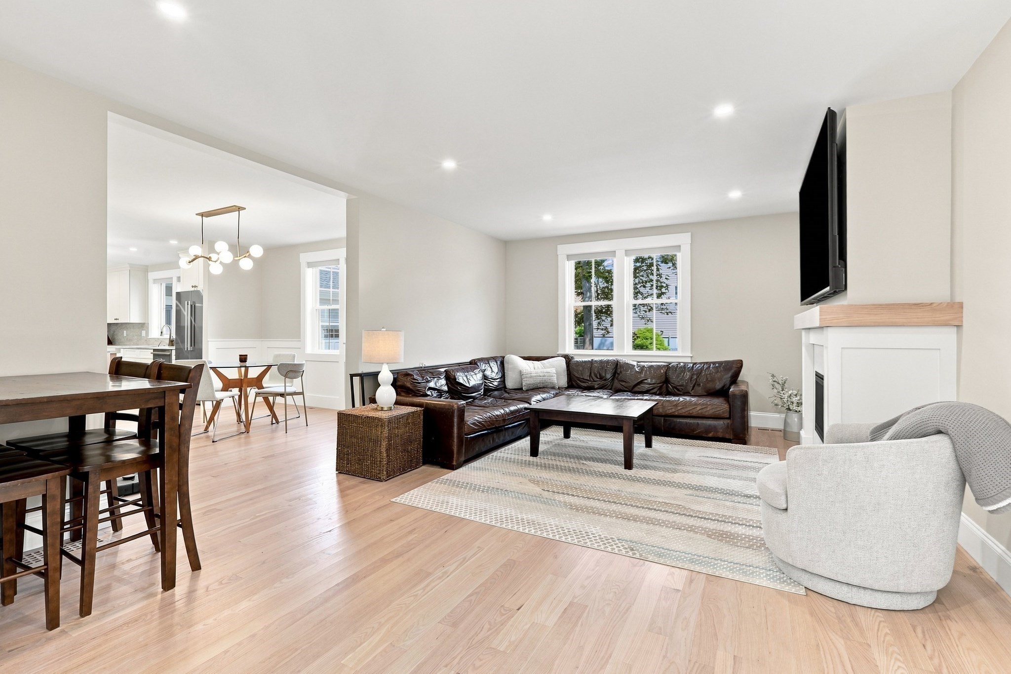 20 Florence St # A Property Photo 2
