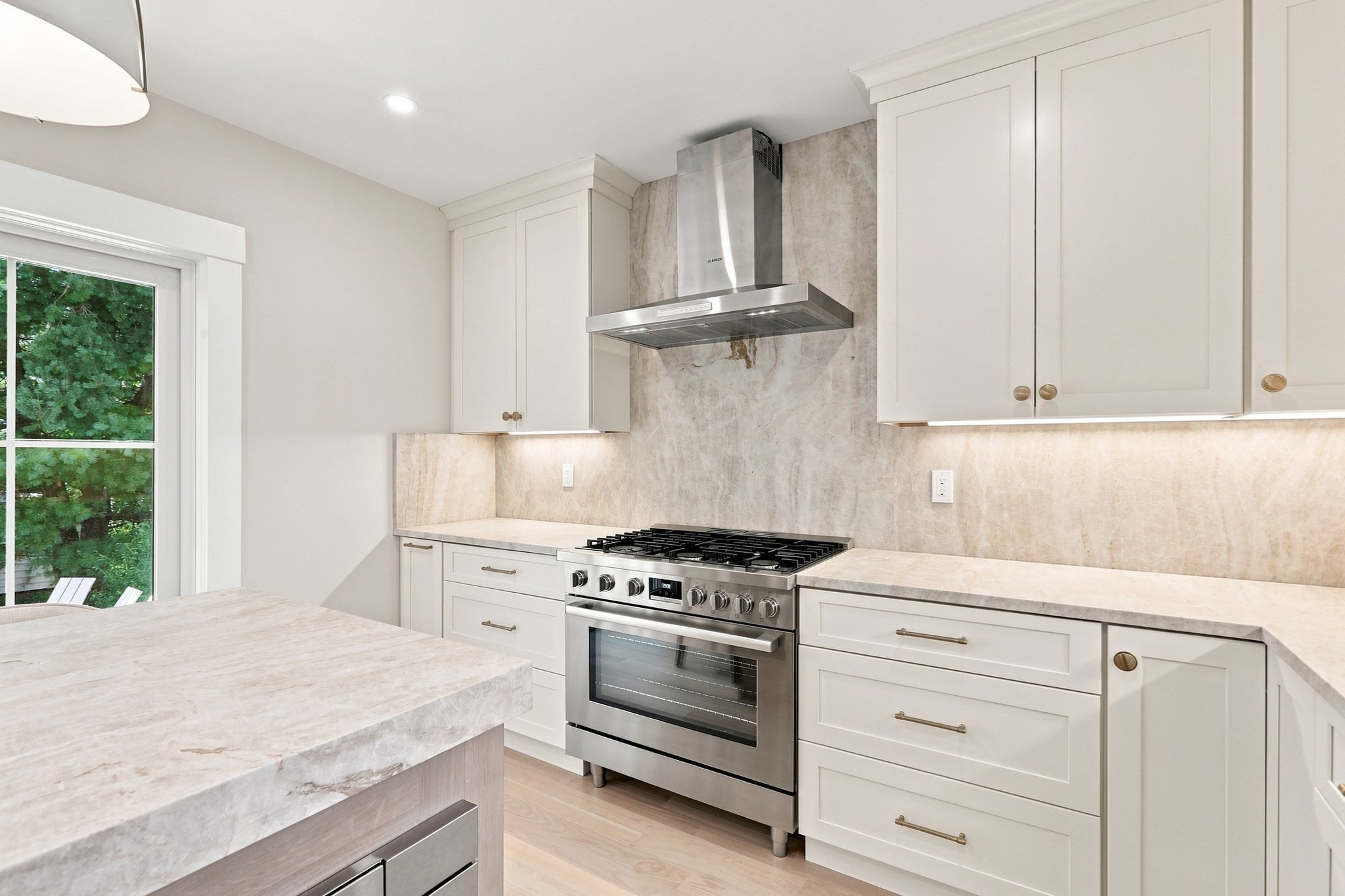 20 Florence St # A Property Photo 6