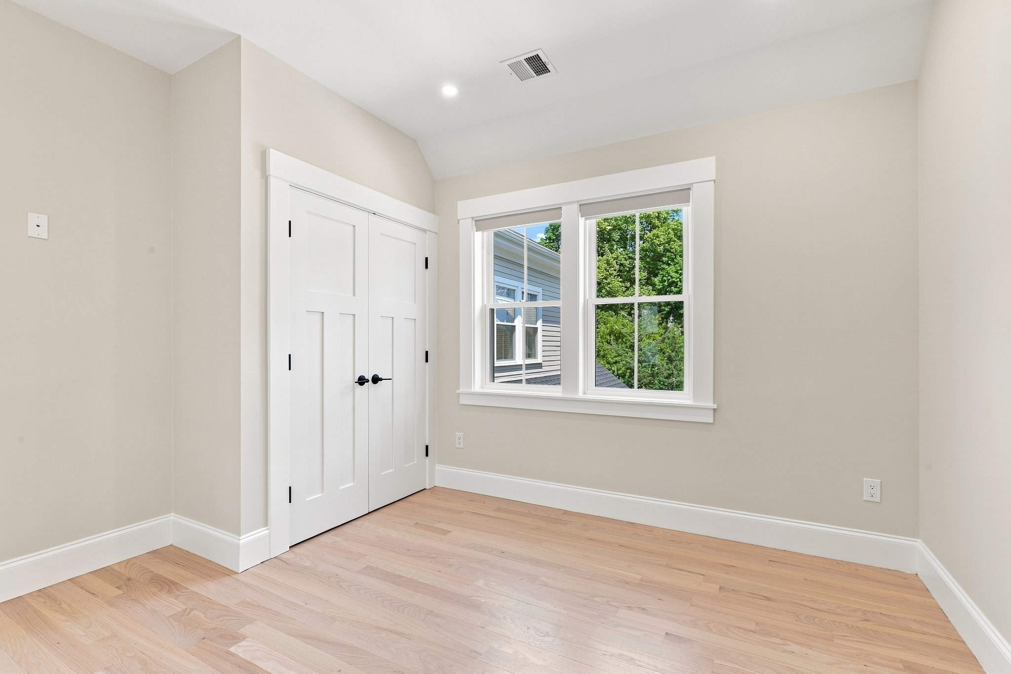 20 Florence St # A Property Photo 14