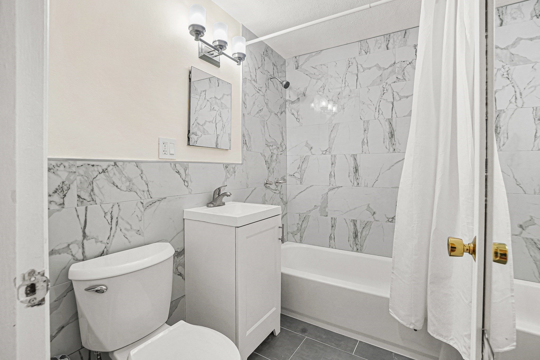 32 Whites Ave. # D13 Property Photo 6