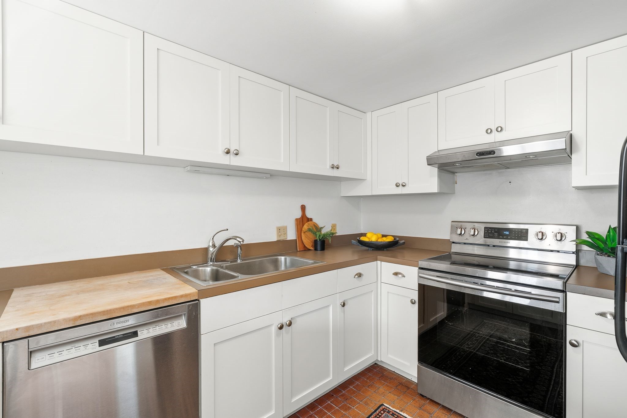 88 Park Ave # 412 Property Photo 9