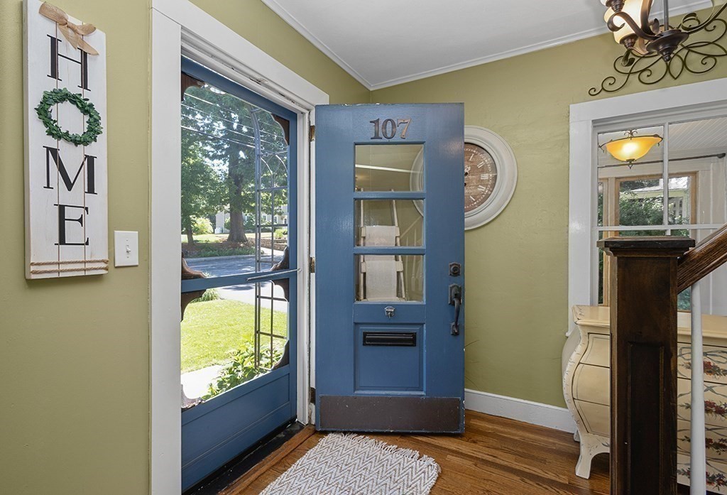 107 Summer St Property Photo 6
