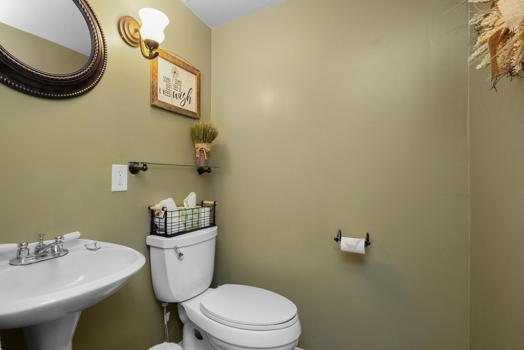 107 Summer St Property Photo 22
