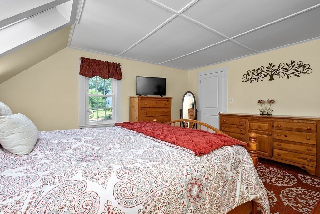 107 Summer St Property Photo 27
