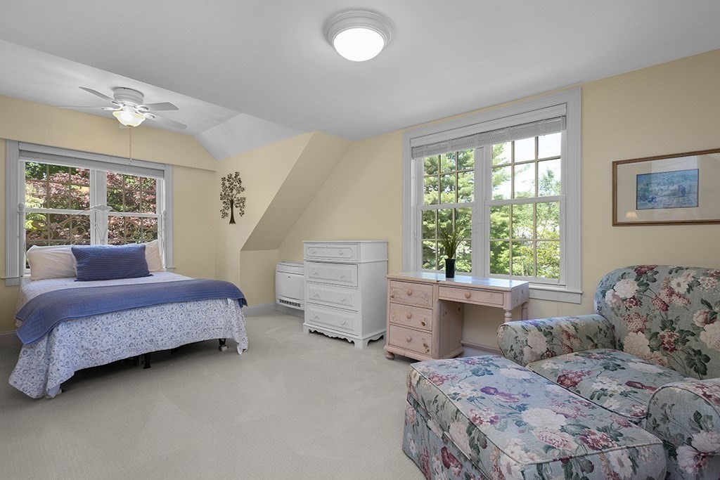 107 Summer St Property Photo 32