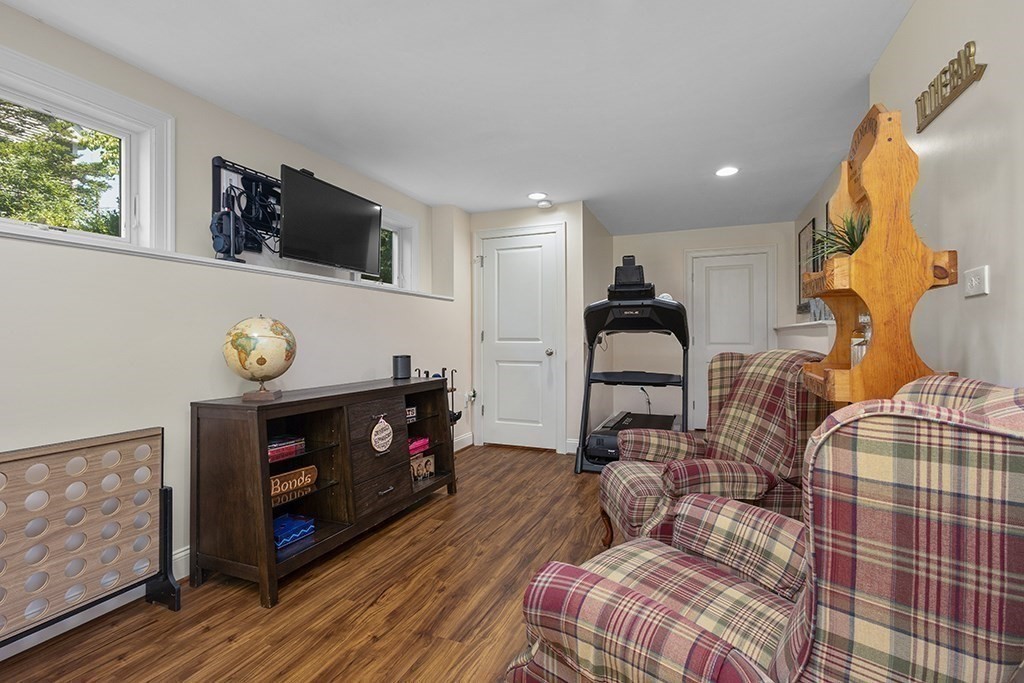 107 Summer St Property Photo 34