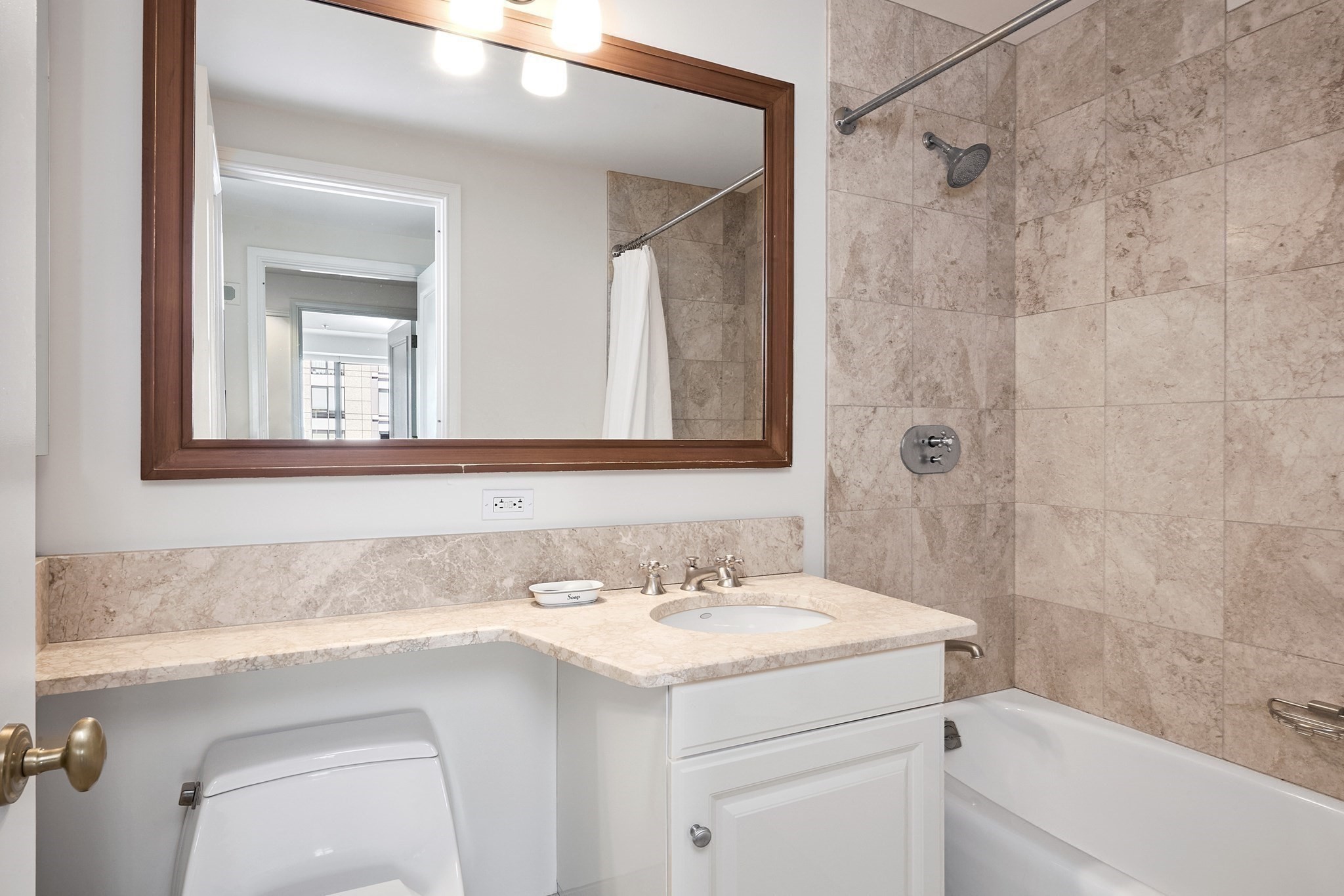 2 Avery # 25g Property Photo 14