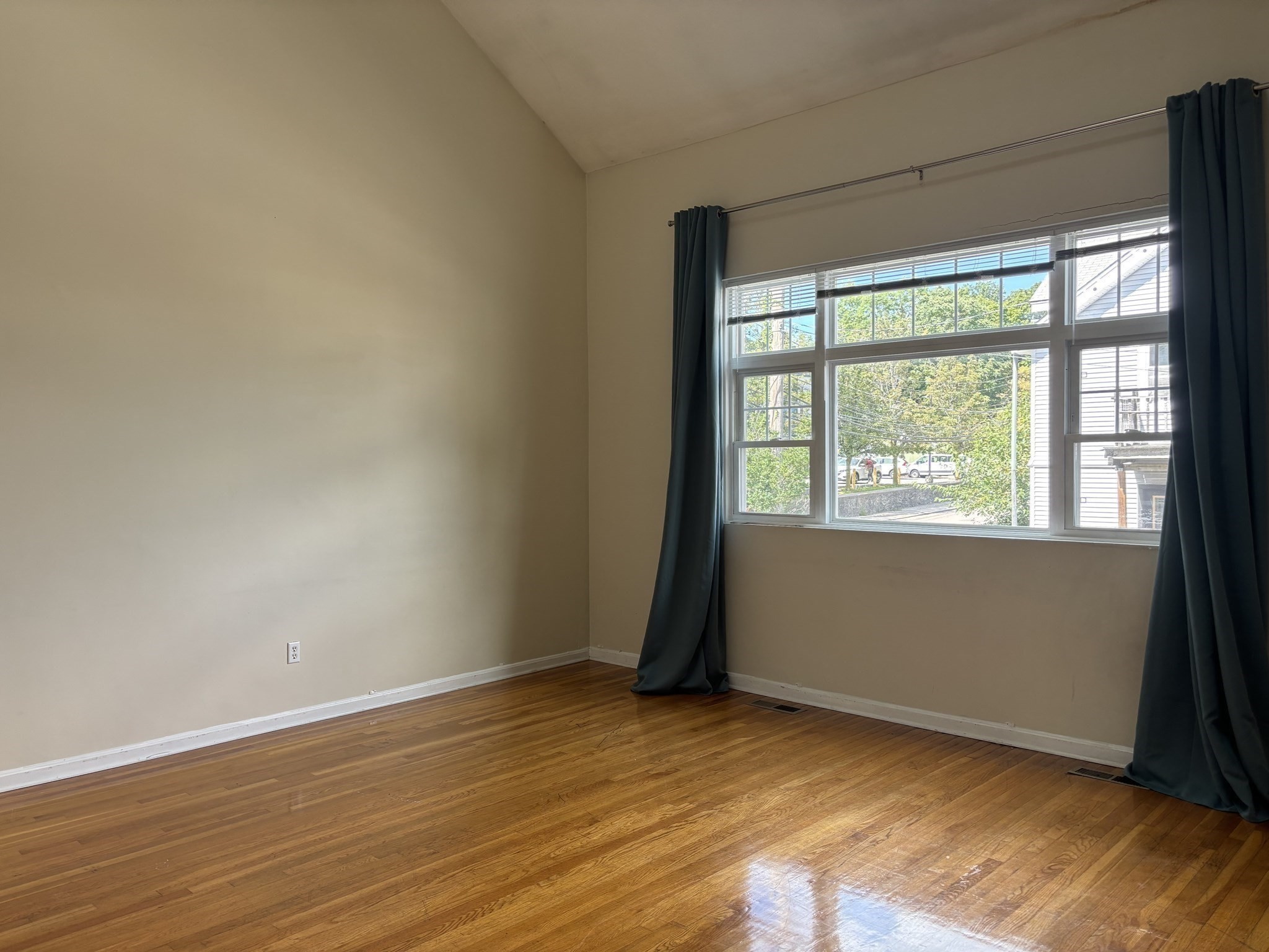 137 Glenville Ave # 37 Property Photo 3