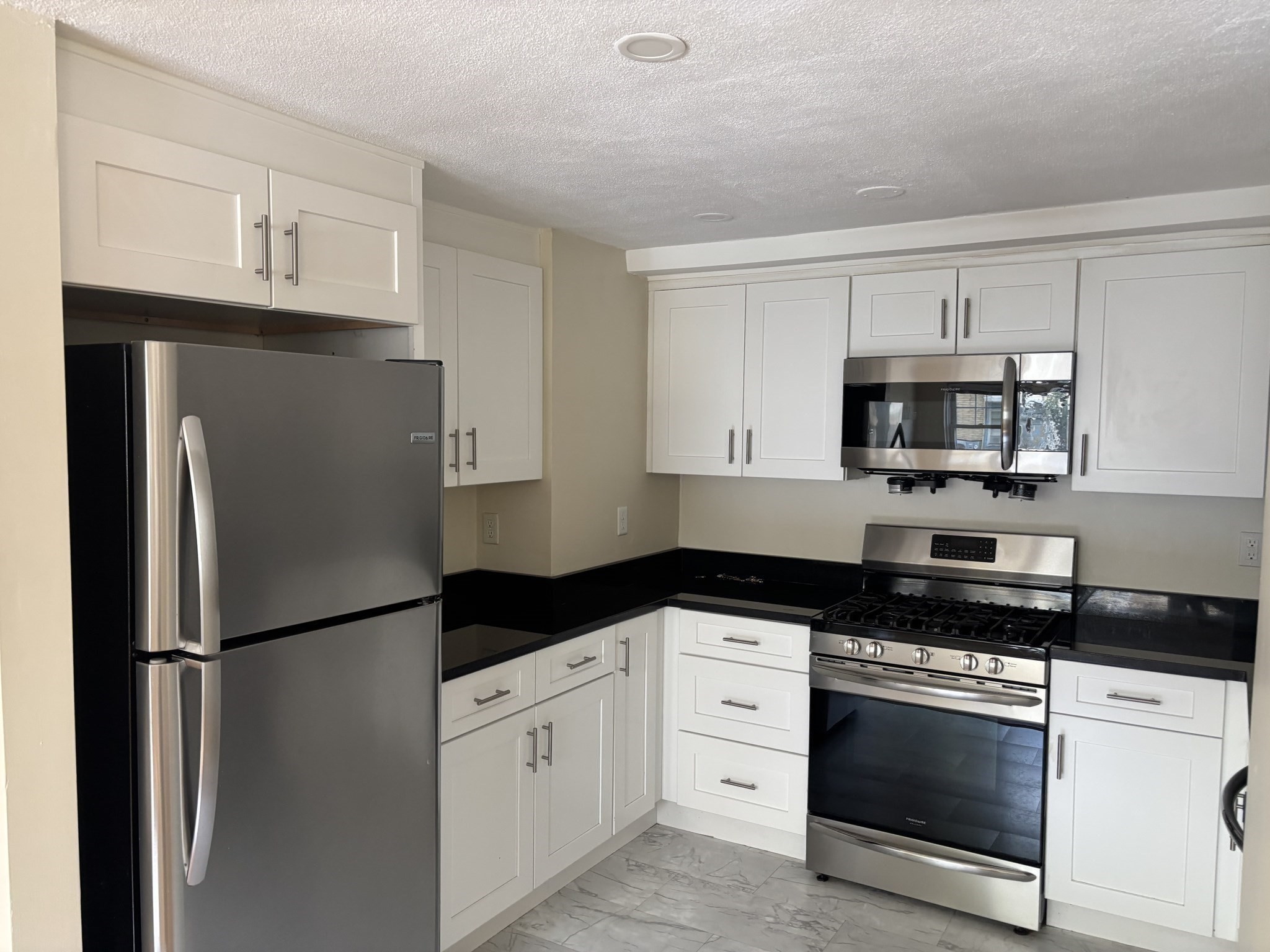 137 Glenville Ave # 37 Property Photo 6