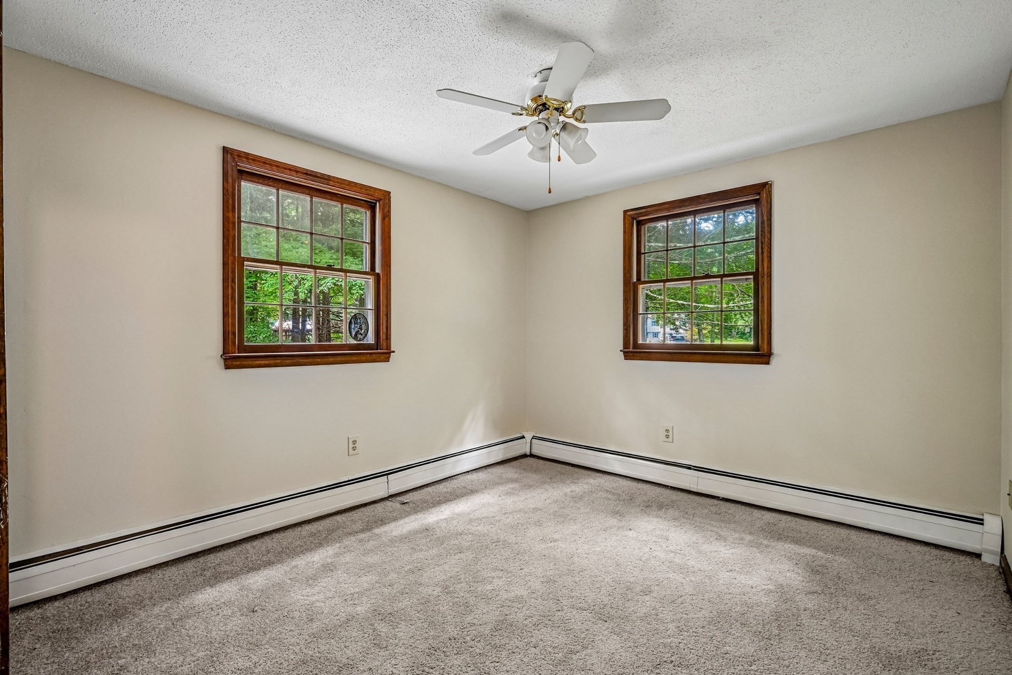 35 Davidson Ave Property Photo 8